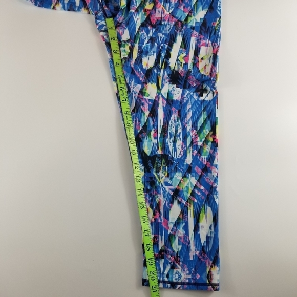 Fabletics Salar Capri in Reef Print, size Large. - Picture 4 of 9